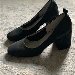 Black shoes in great condition